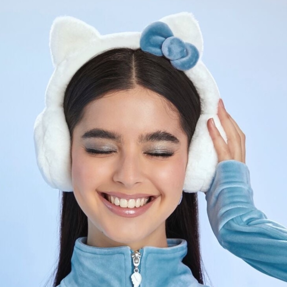🎀🎄Hello Kitty Plush Earmuffs